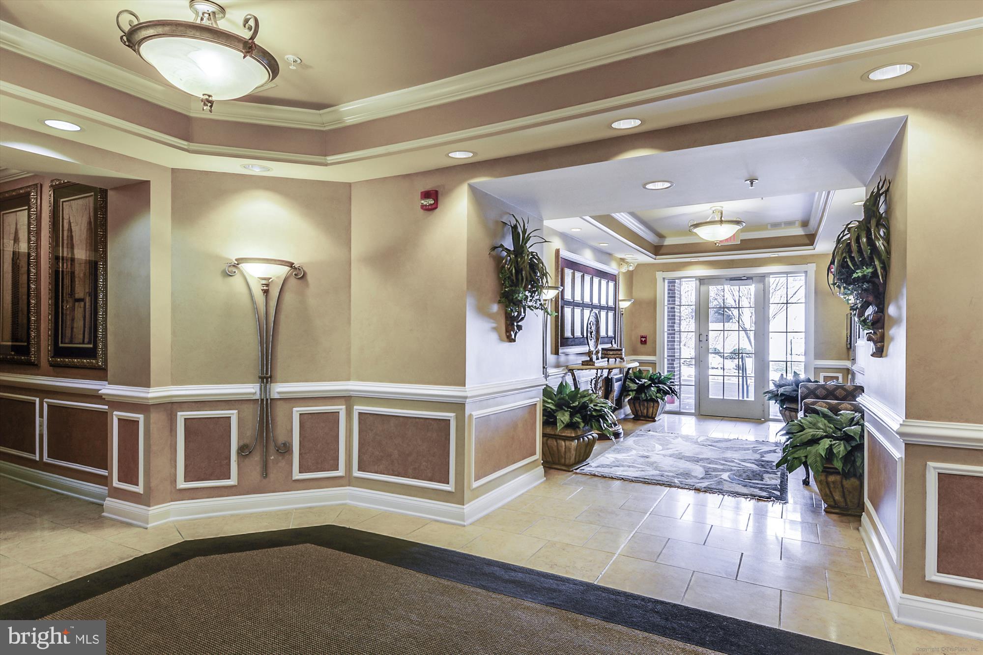 KING FARM VILLAGE - Residential Lease