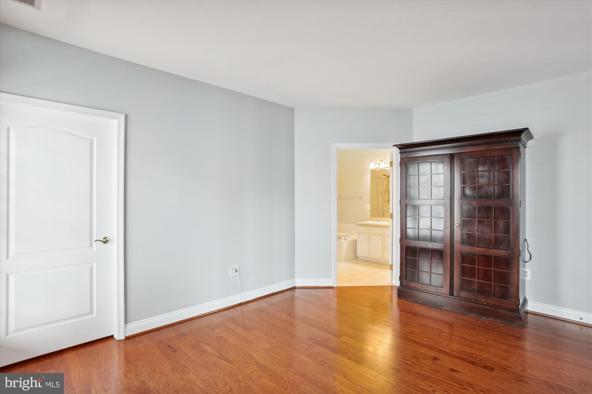 KING FARM VILLAGE - Residential Lease