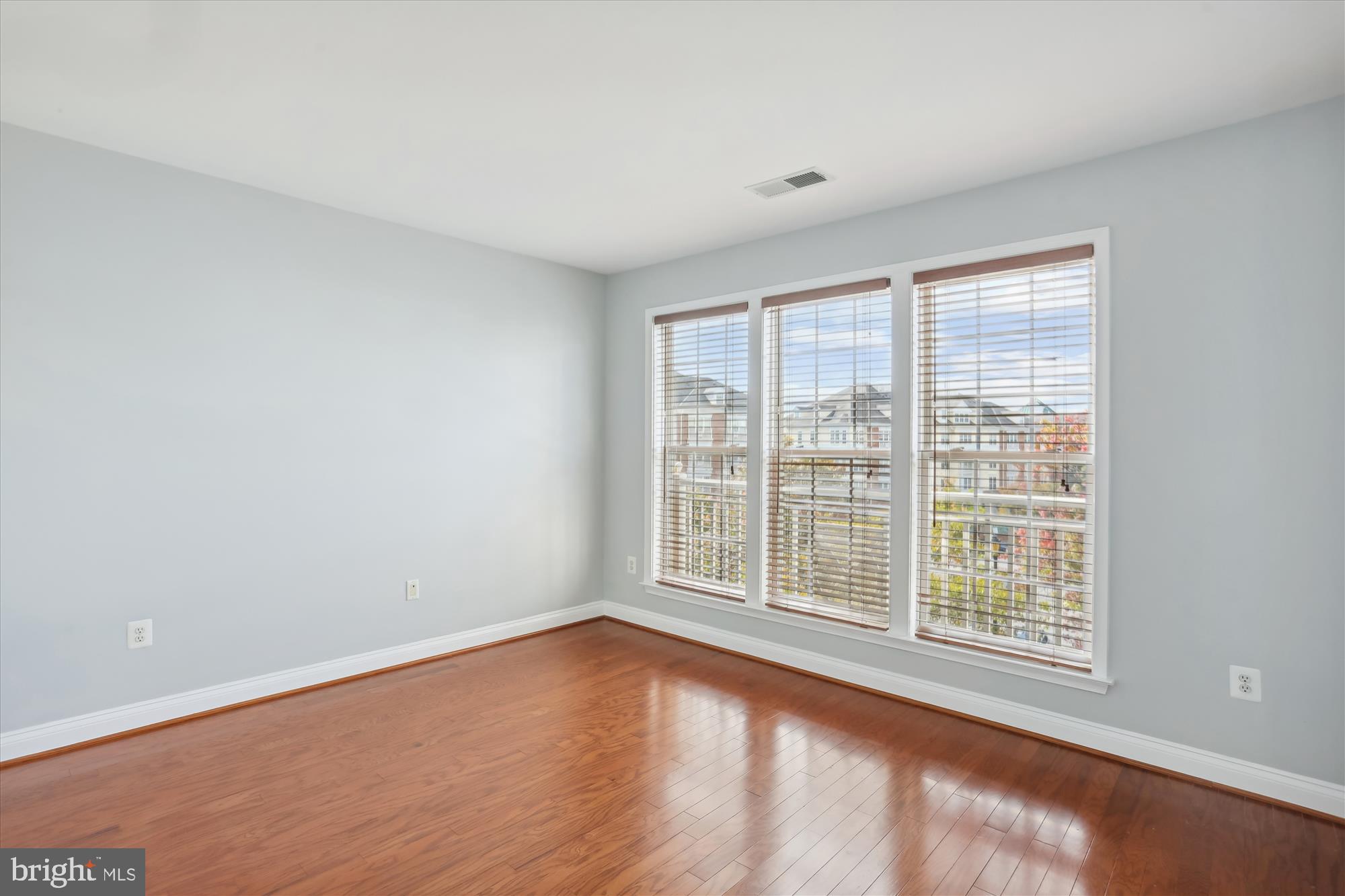 KING FARM VILLAGE - Residential Lease