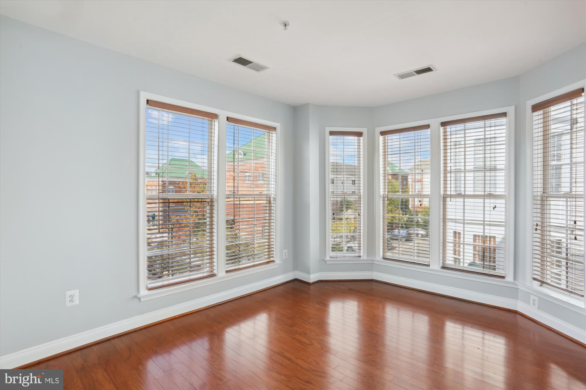 KING FARM VILLAGE - Residential Lease