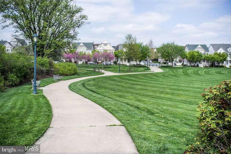 KING FARM VILLAGE - Residential Lease