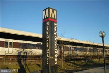 KING FARM VILLAGE - Residential Lease