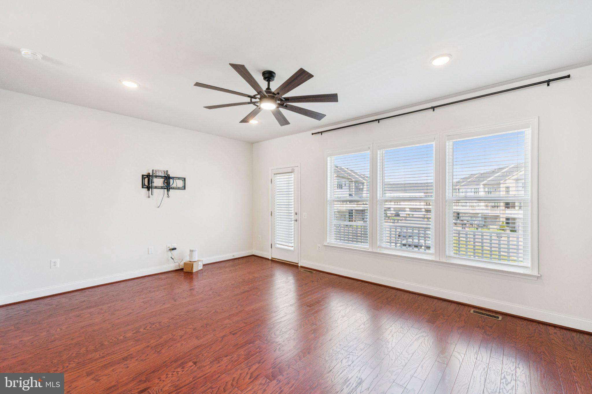 POTOMAC SHORES - Residential