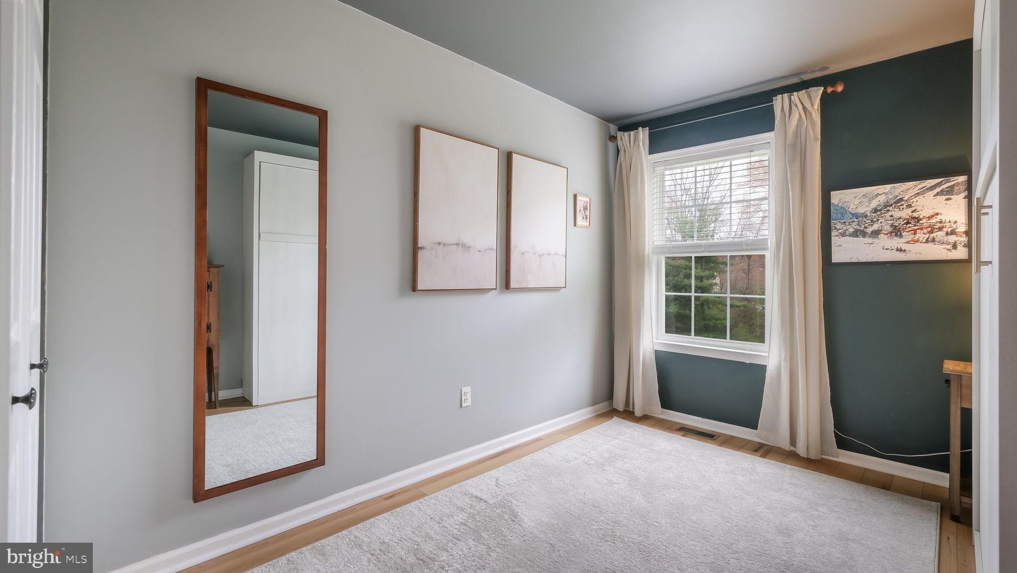 CHARING CROSS - Residential