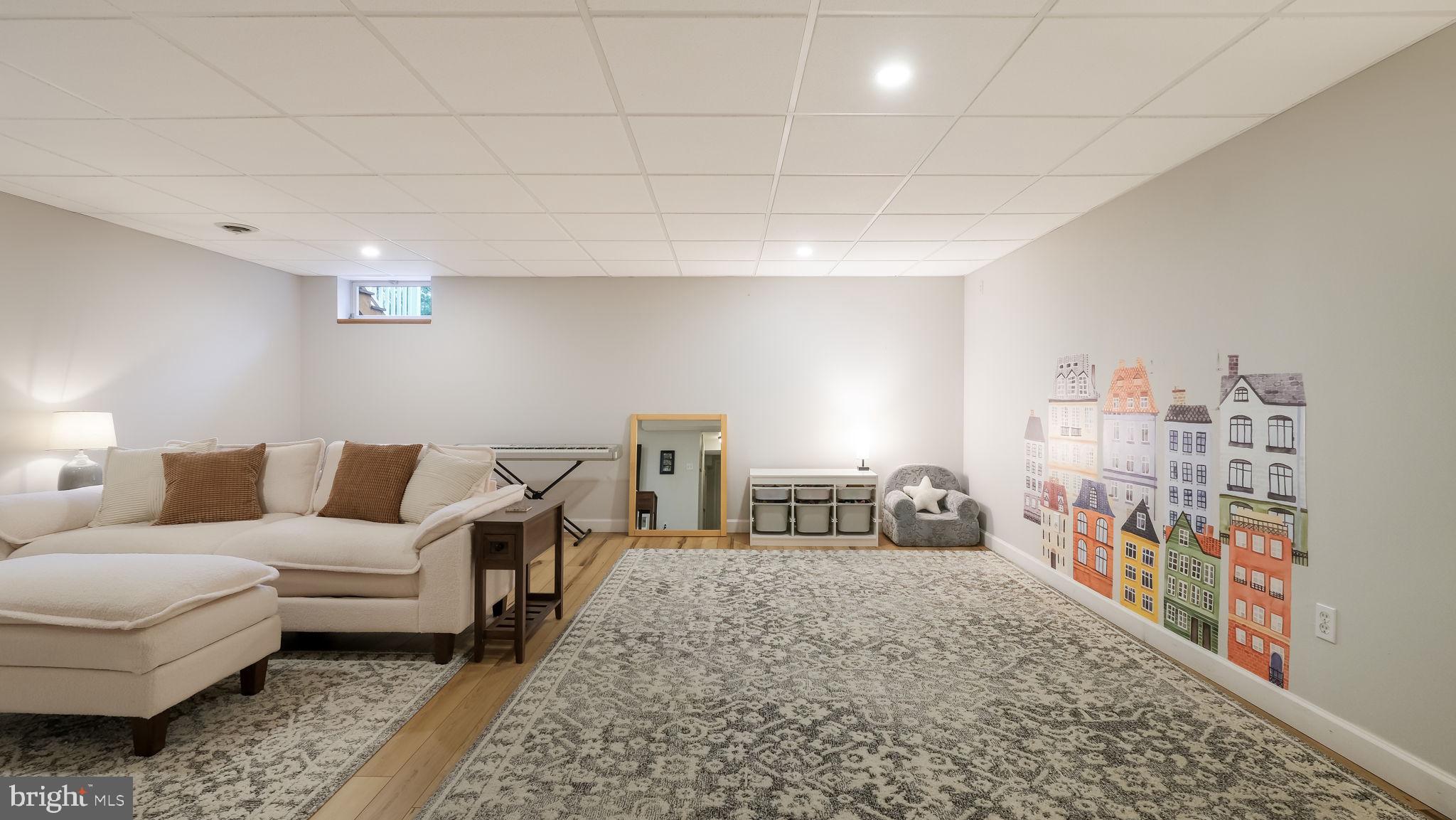 CHARING CROSS - Residential