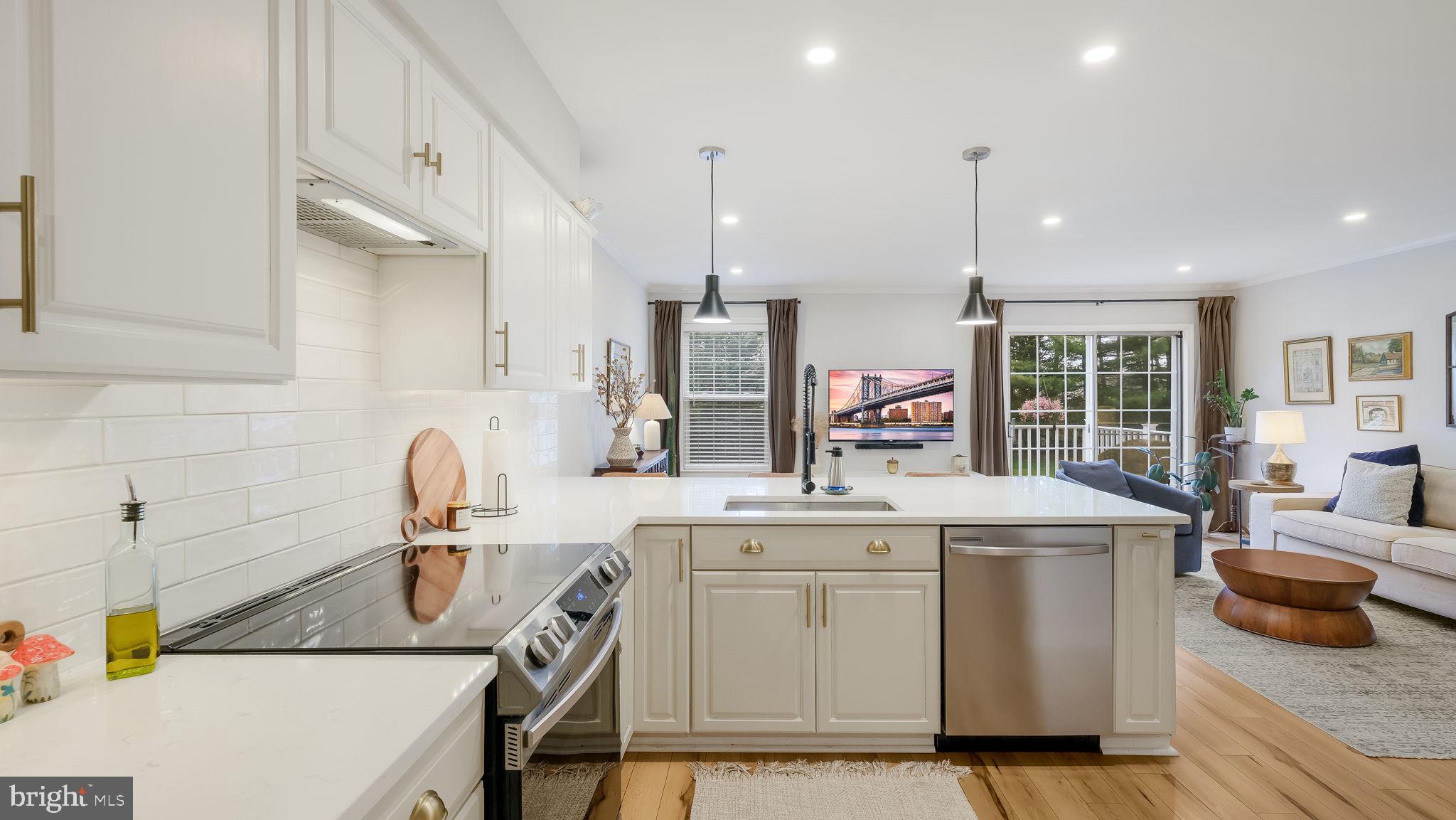 CHARING CROSS - Residential