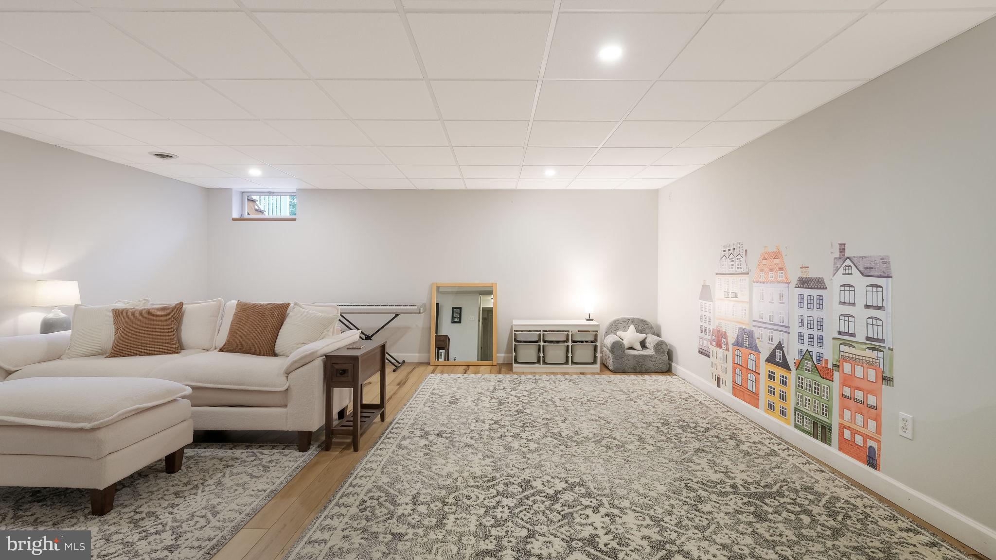 CHARING CROSS - Residential