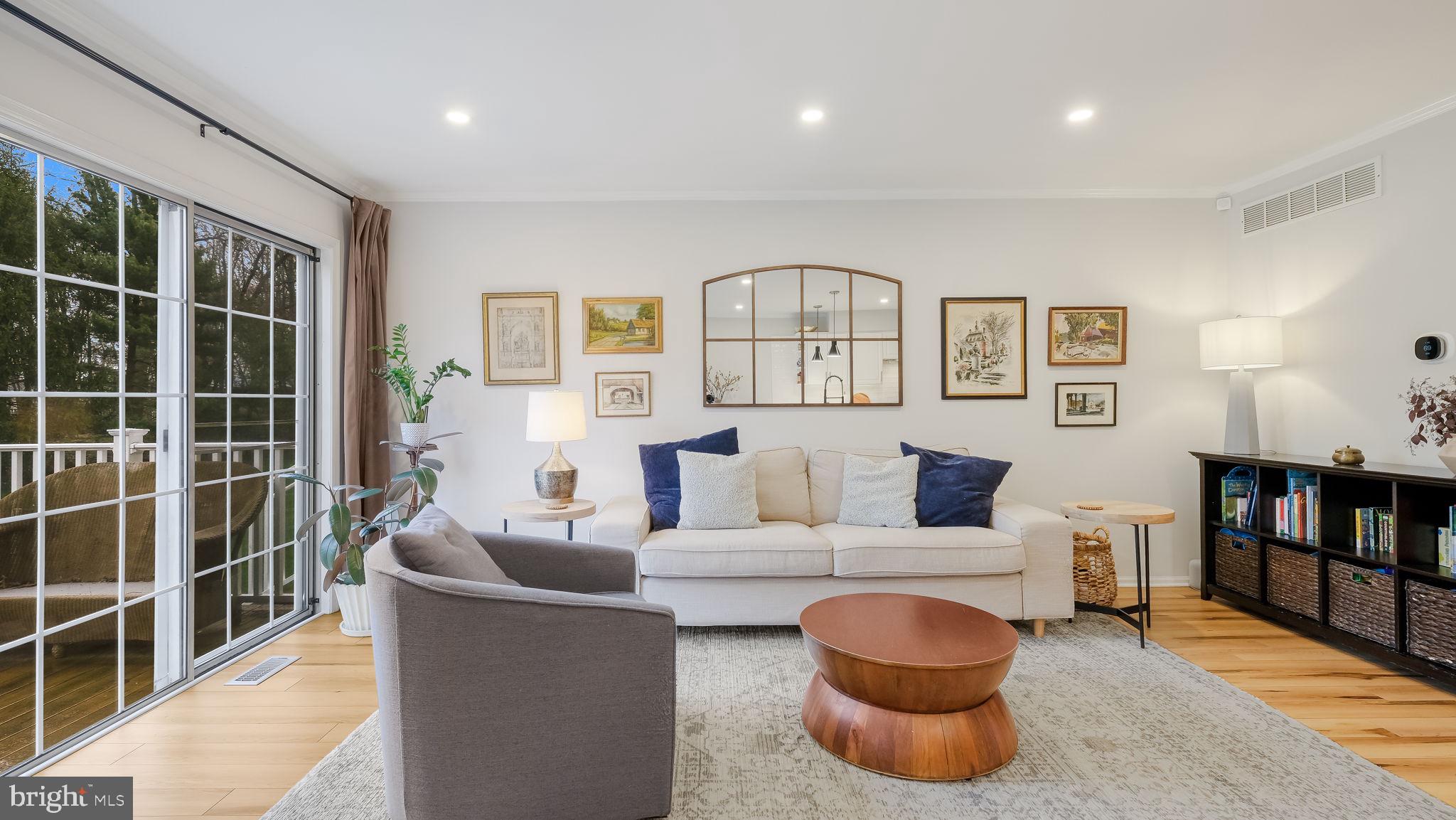 CHARING CROSS - Residential