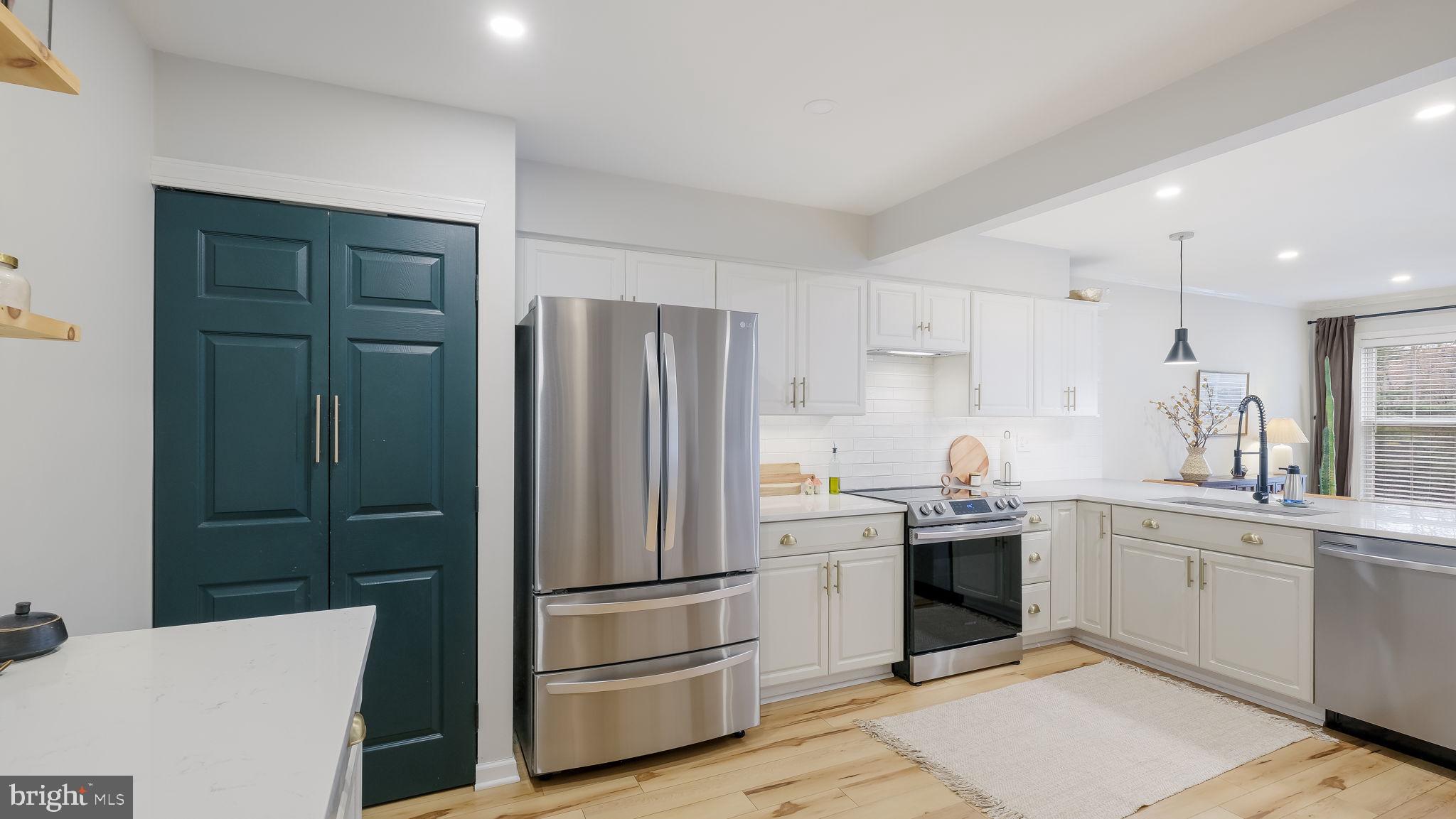 CHARING CROSS - Residential