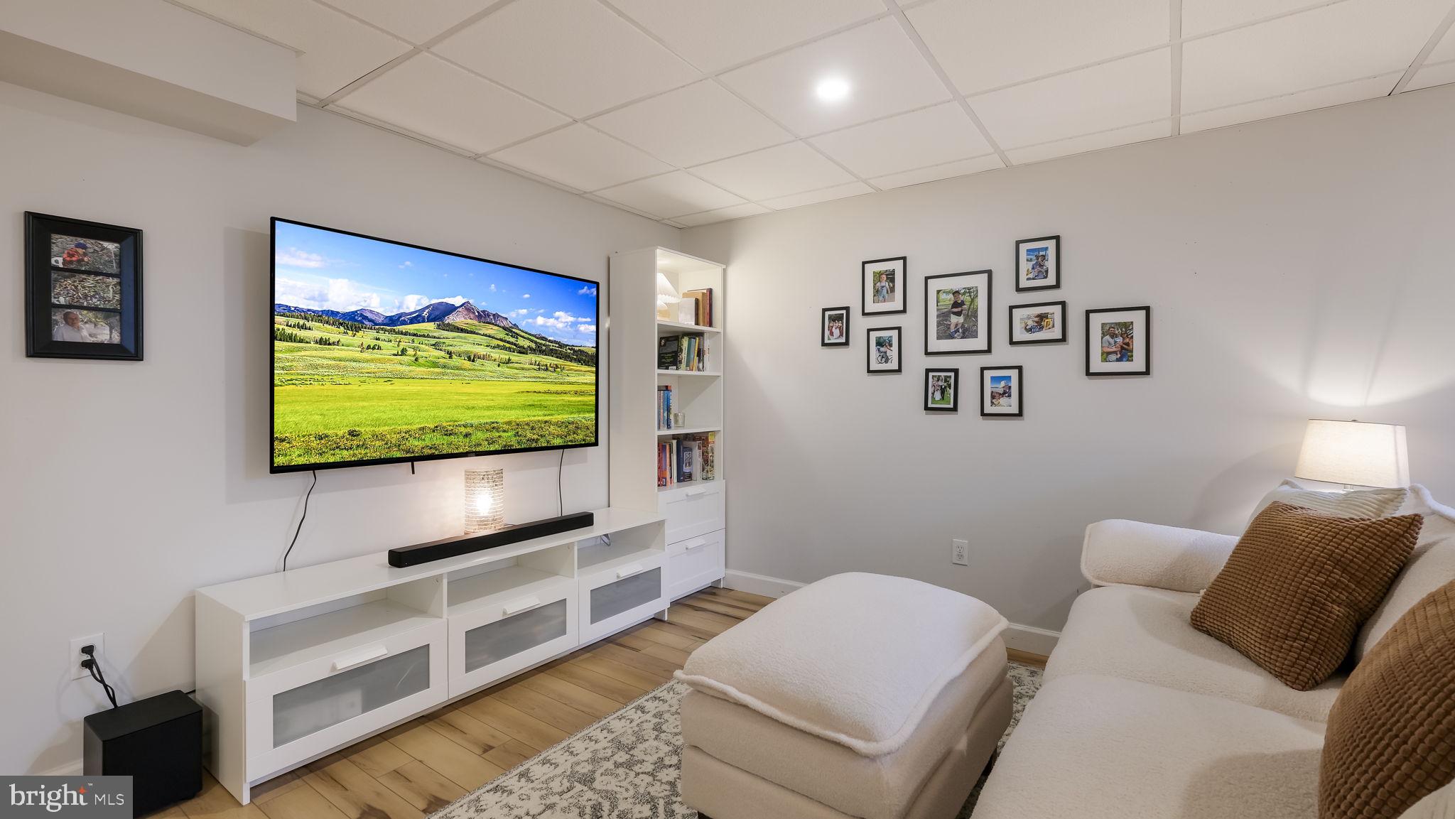 CHARING CROSS - Residential