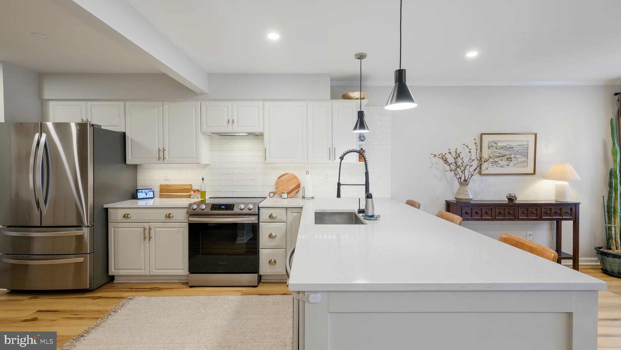 CHARING CROSS - Residential