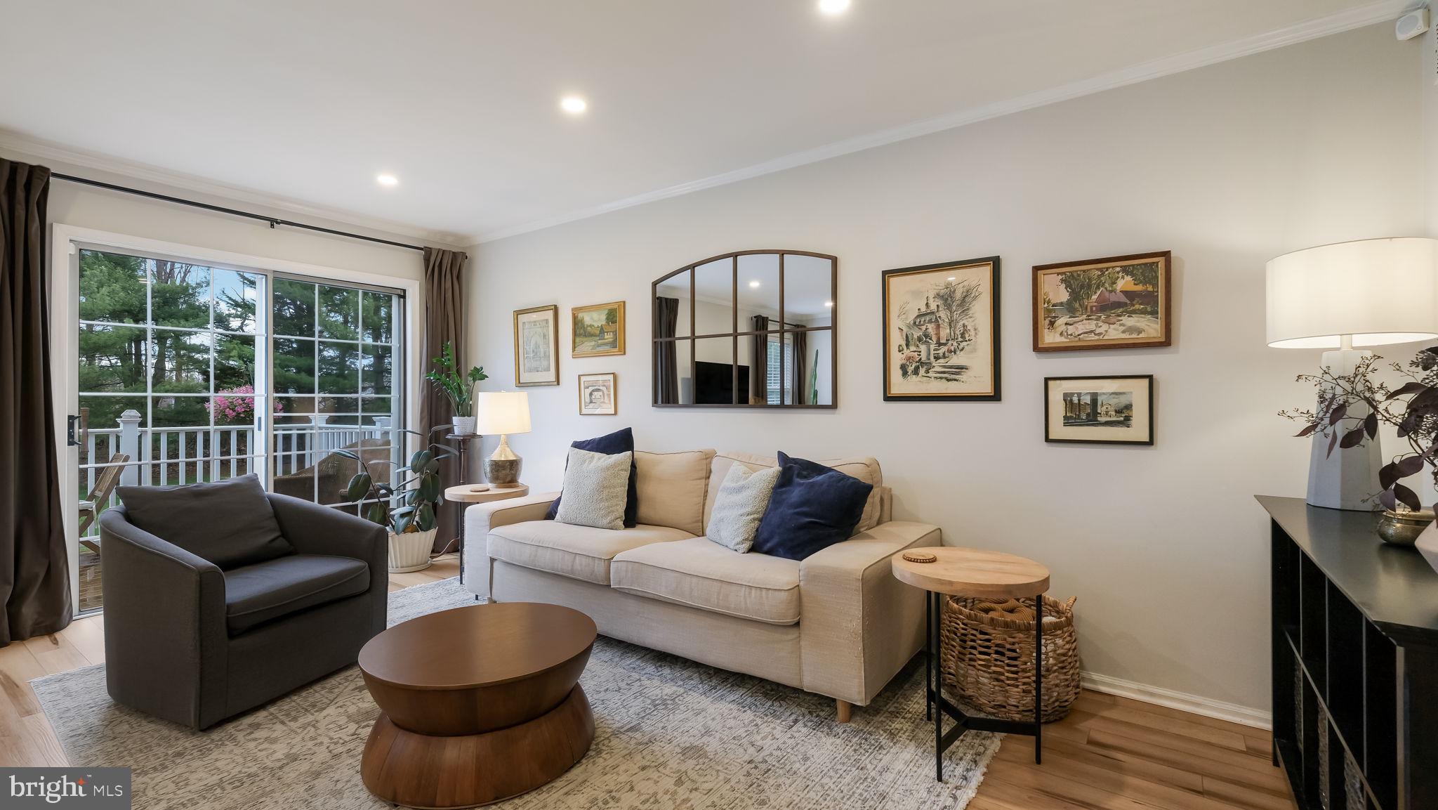 CHARING CROSS - Residential