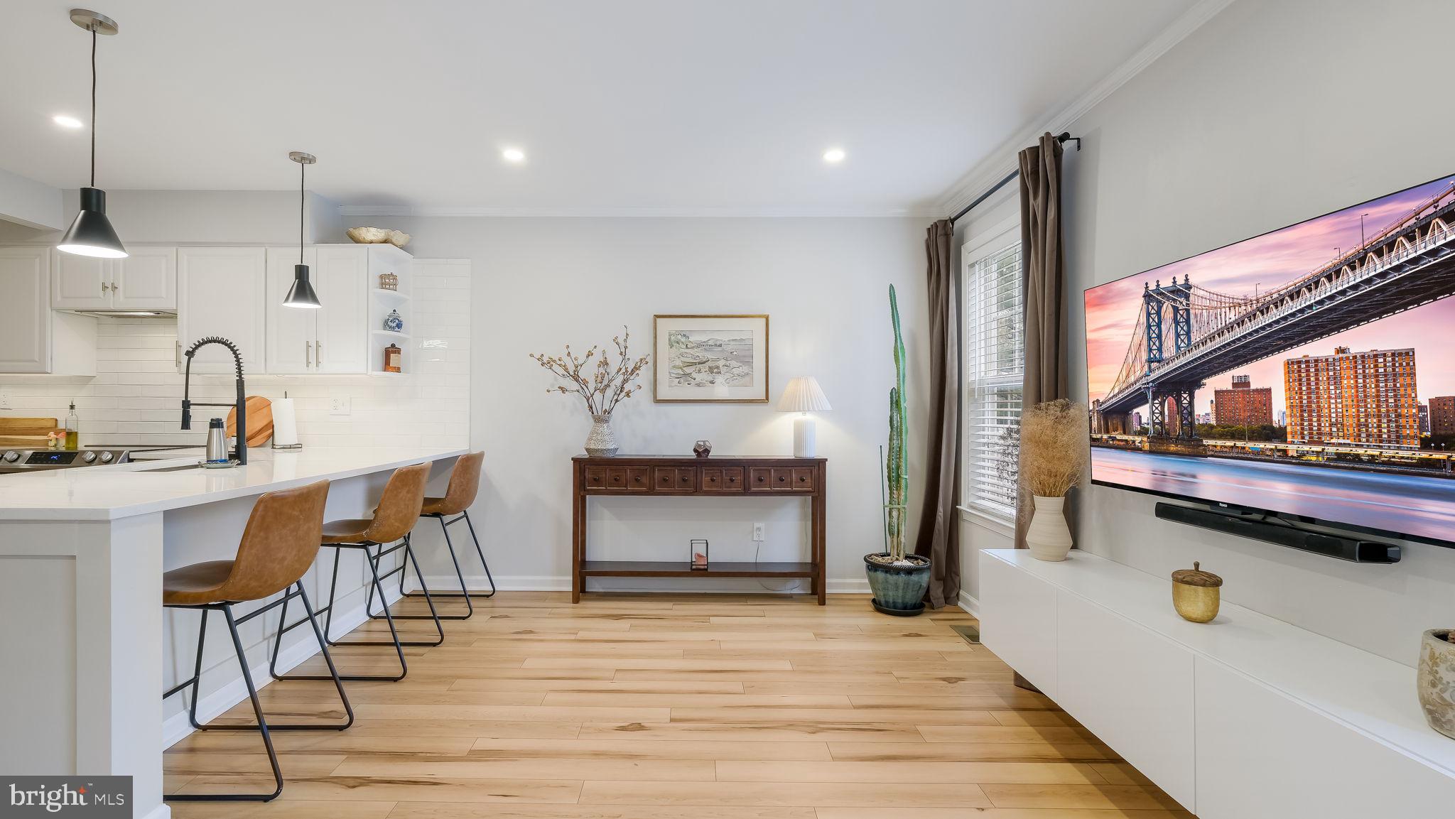 CHARING CROSS - Residential