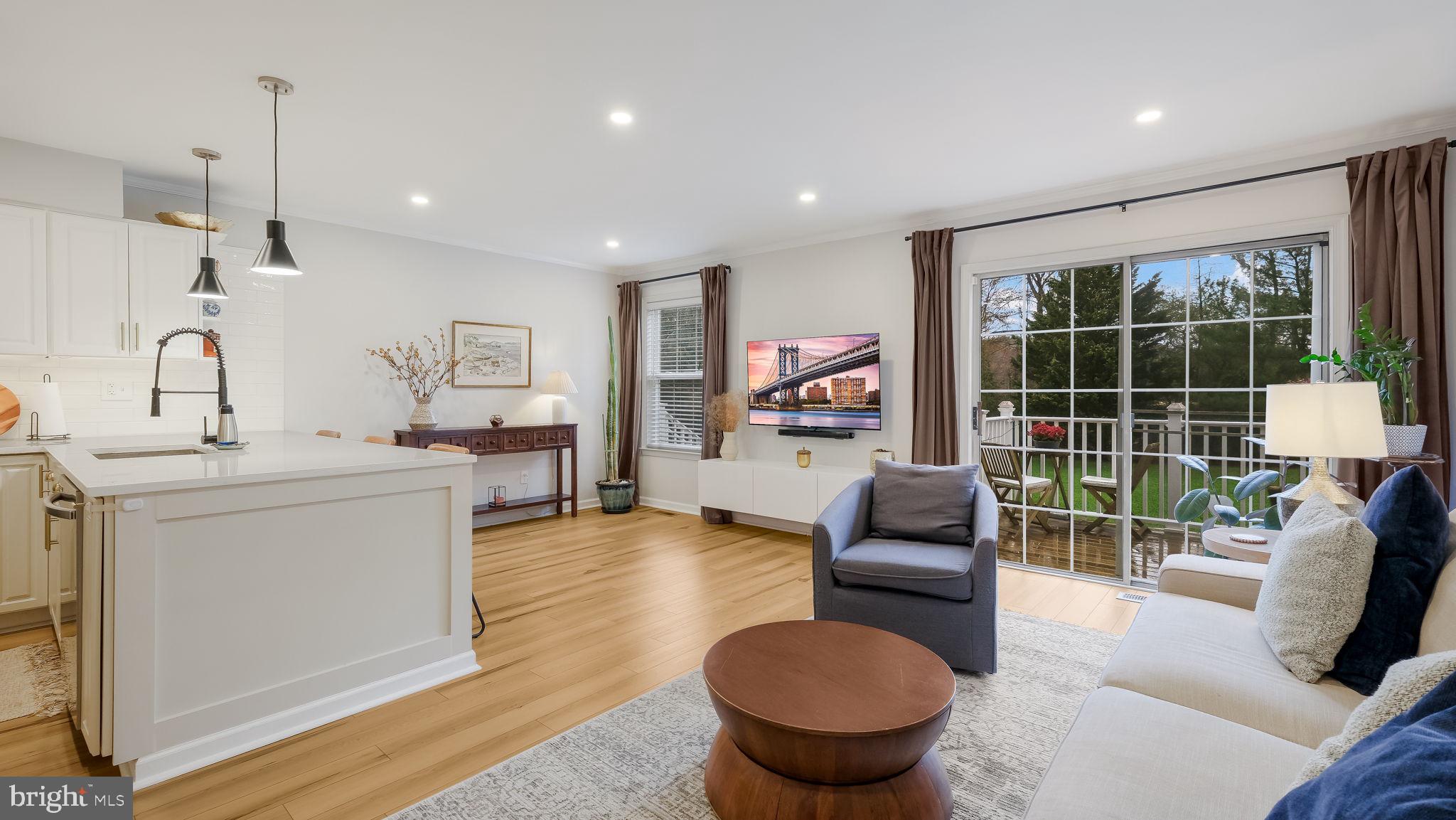 CHARING CROSS - Residential