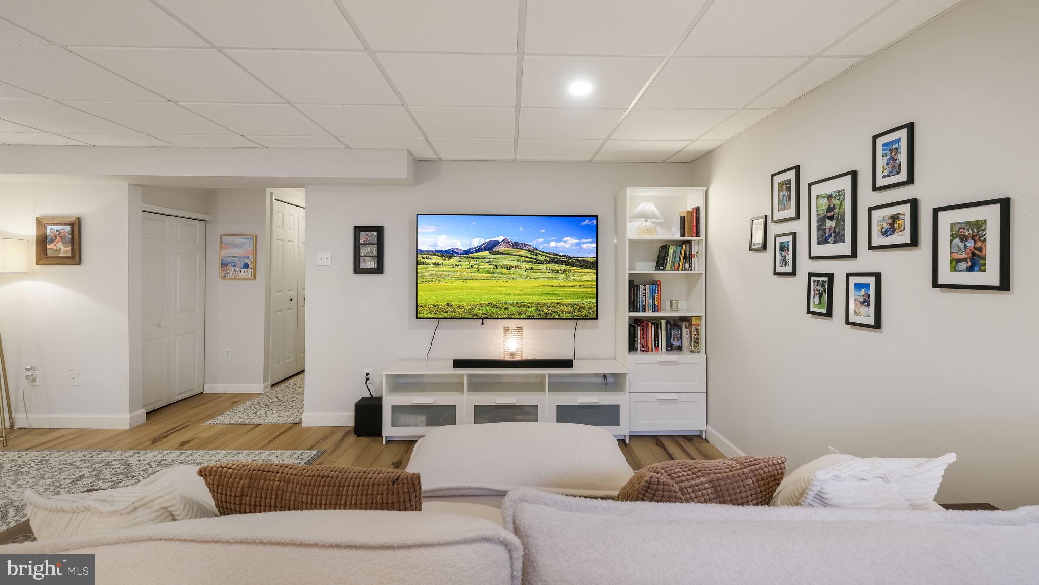 CHARING CROSS - Residential