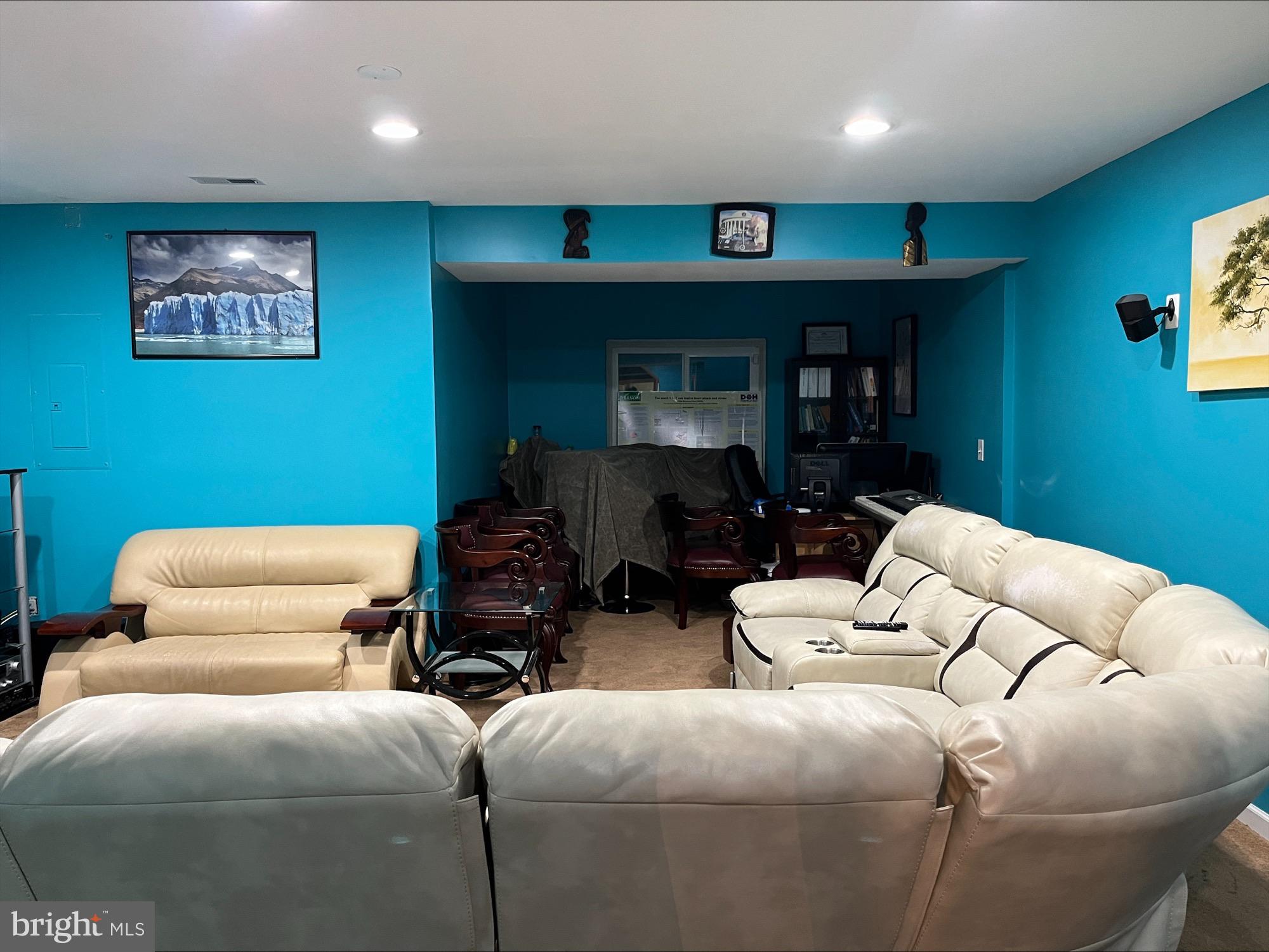 RIVER OAKS - Residential