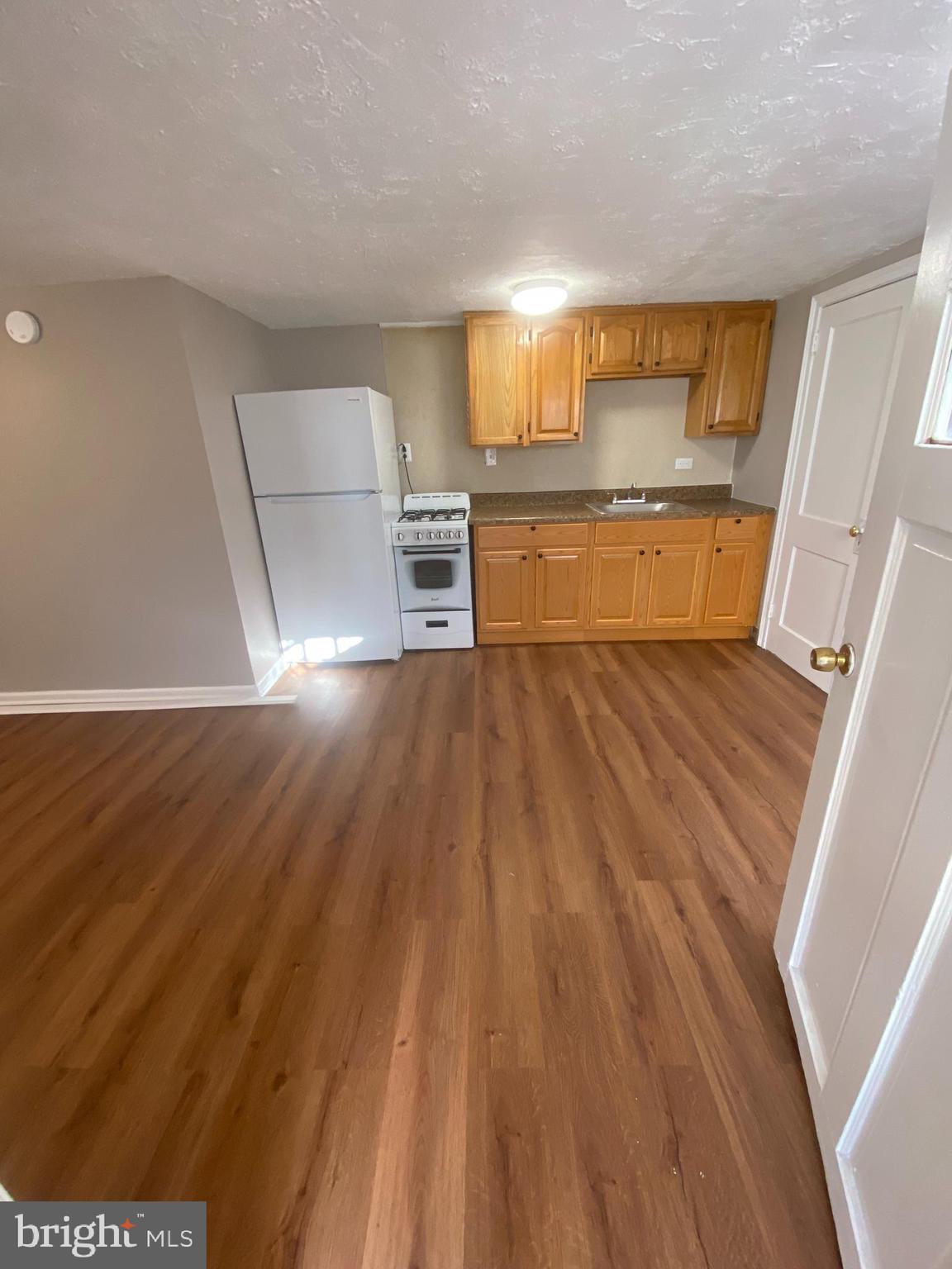 WEST OAK LANE - Residential Lease