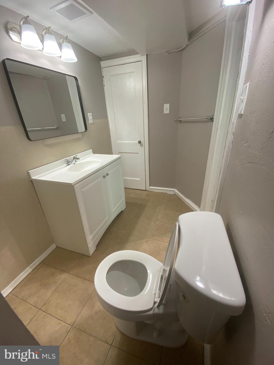 WEST OAK LANE - Residential Lease