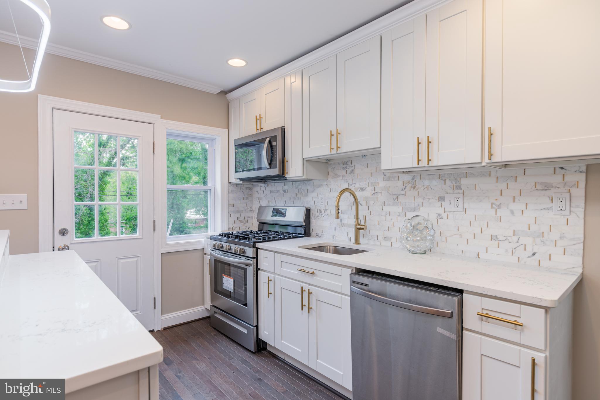 WINDSOR HILLS - Residential