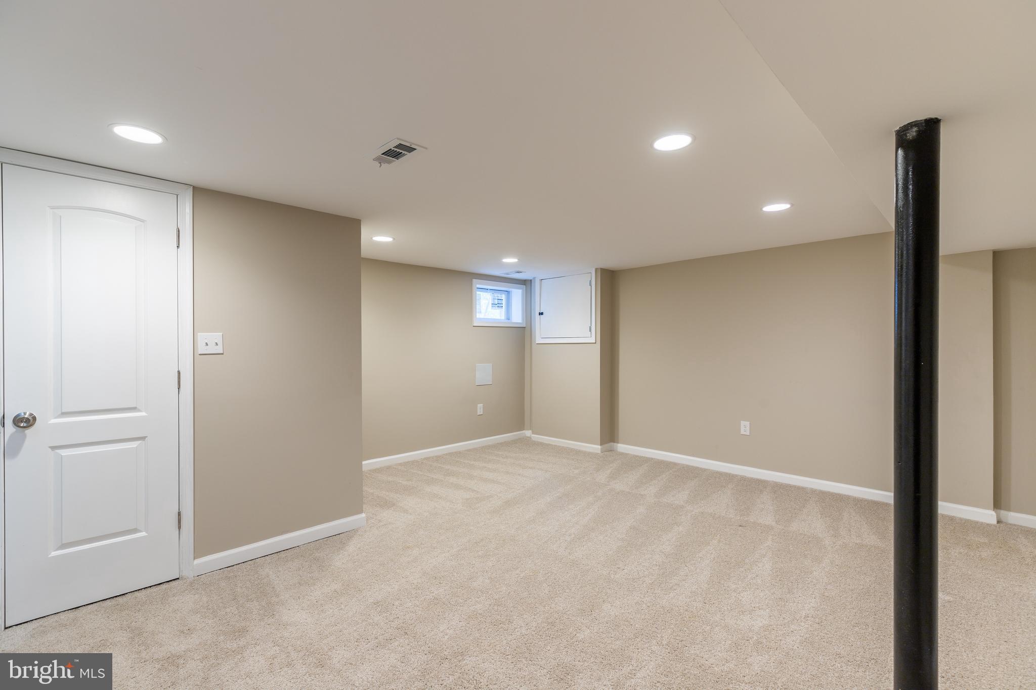 WINDSOR HILLS - Residential