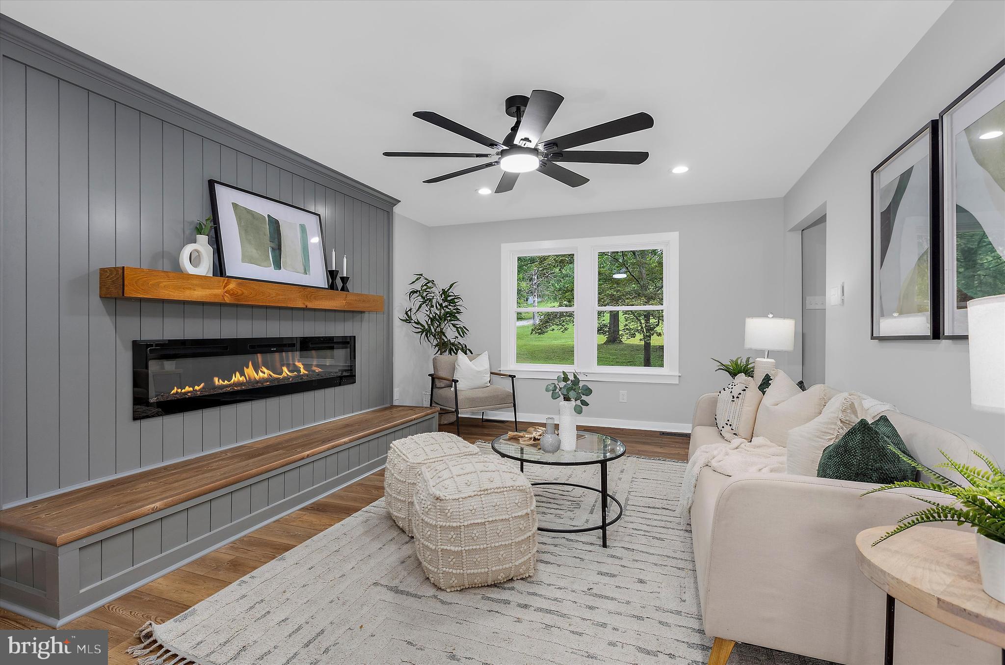 3909 THOROUGHBRED LANE