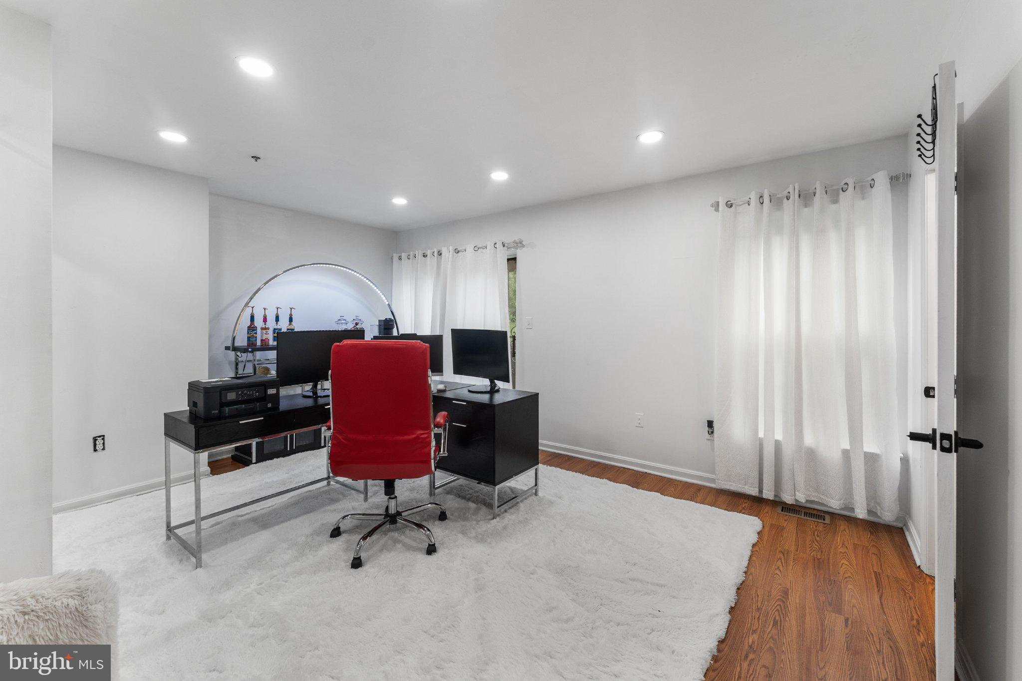 6031 GLEN ROCK