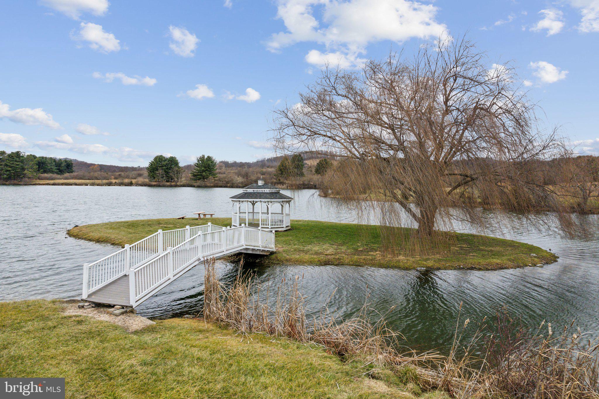 WILLOW LAKE - Residential