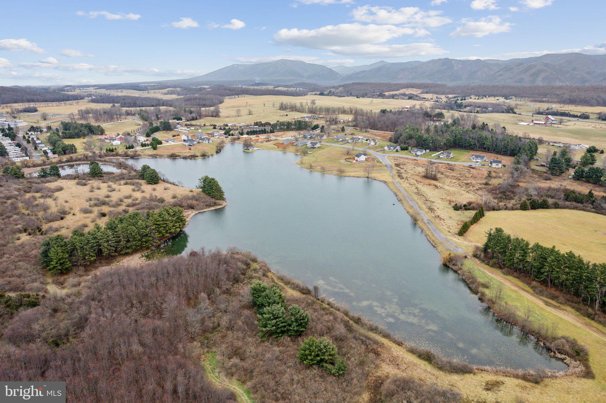 WILLOW LAKE - Residential