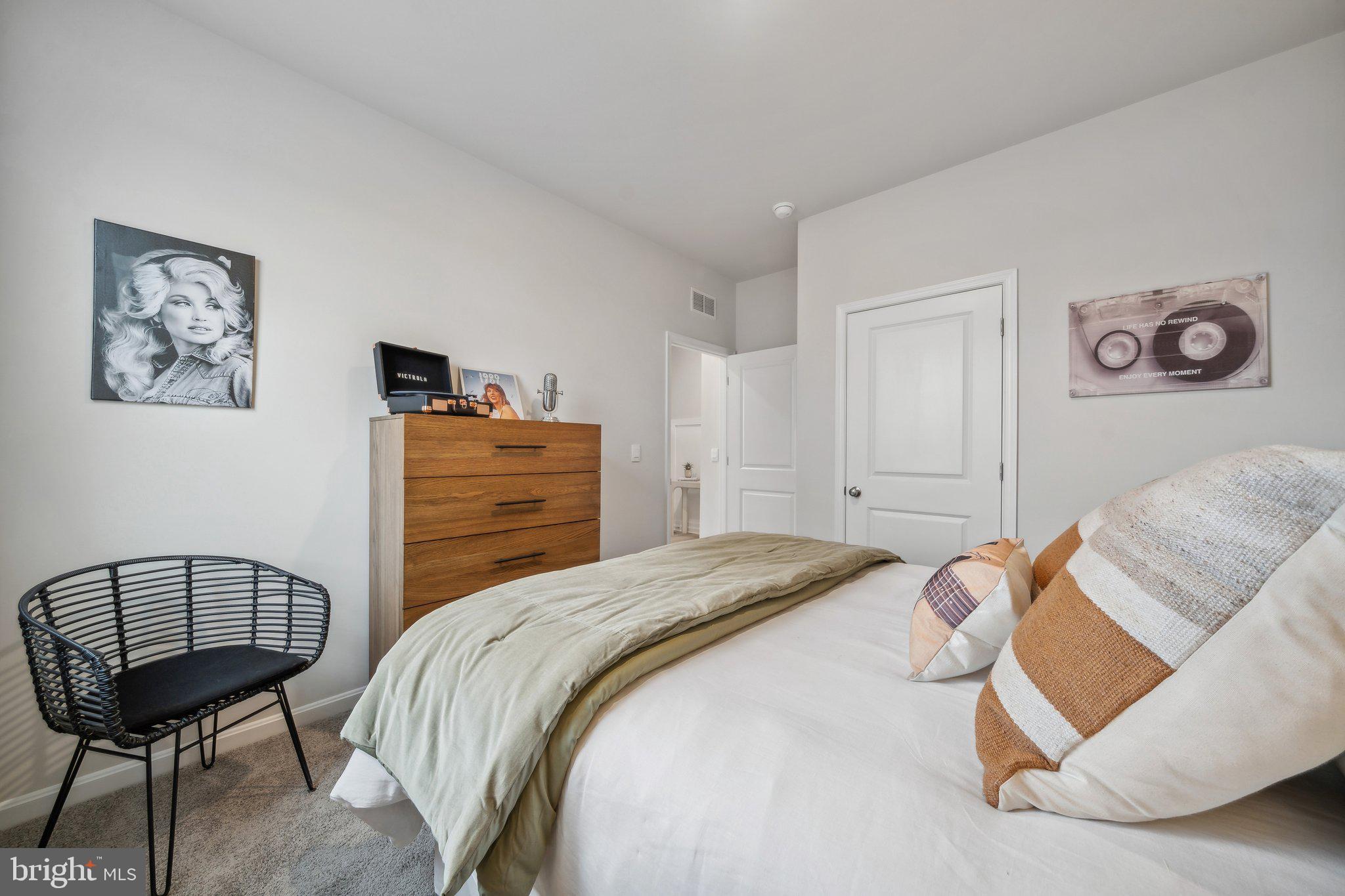 WILLOW LAKE - Residential