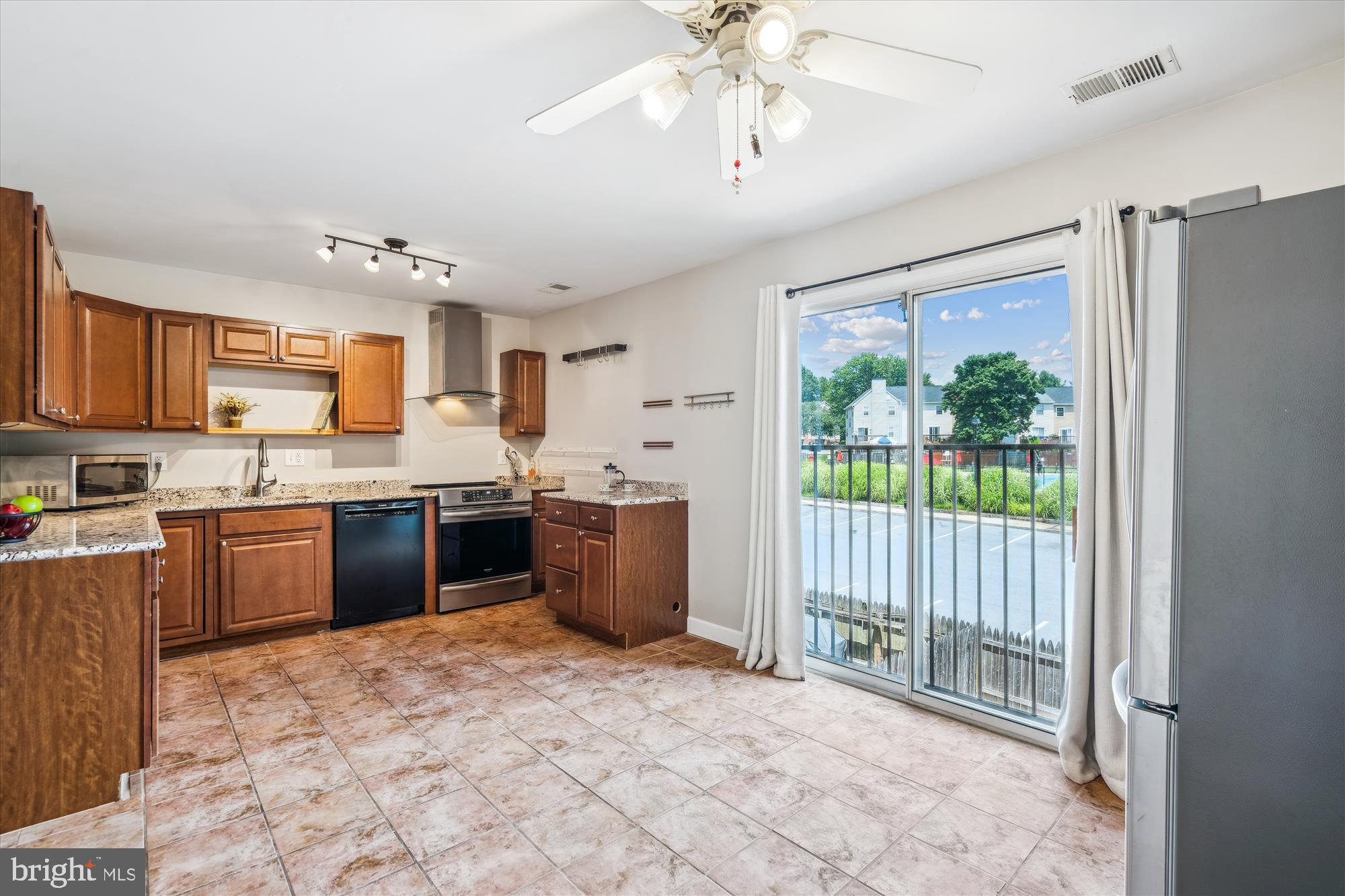 ARBORY CONDO PHASE SIX-R - Residential Lease