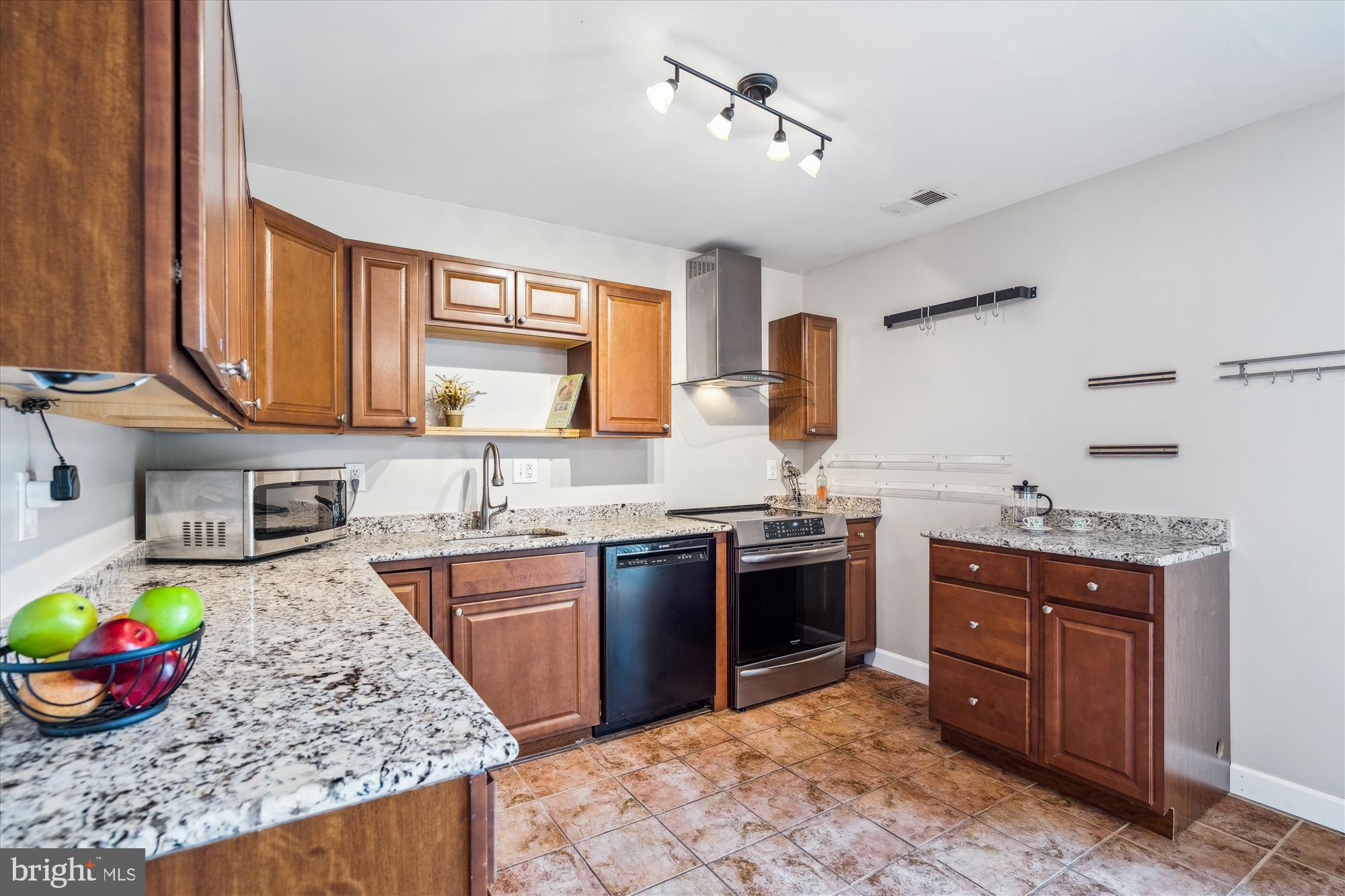 ARBORY CONDO PHASE SIX-R - Residential Lease