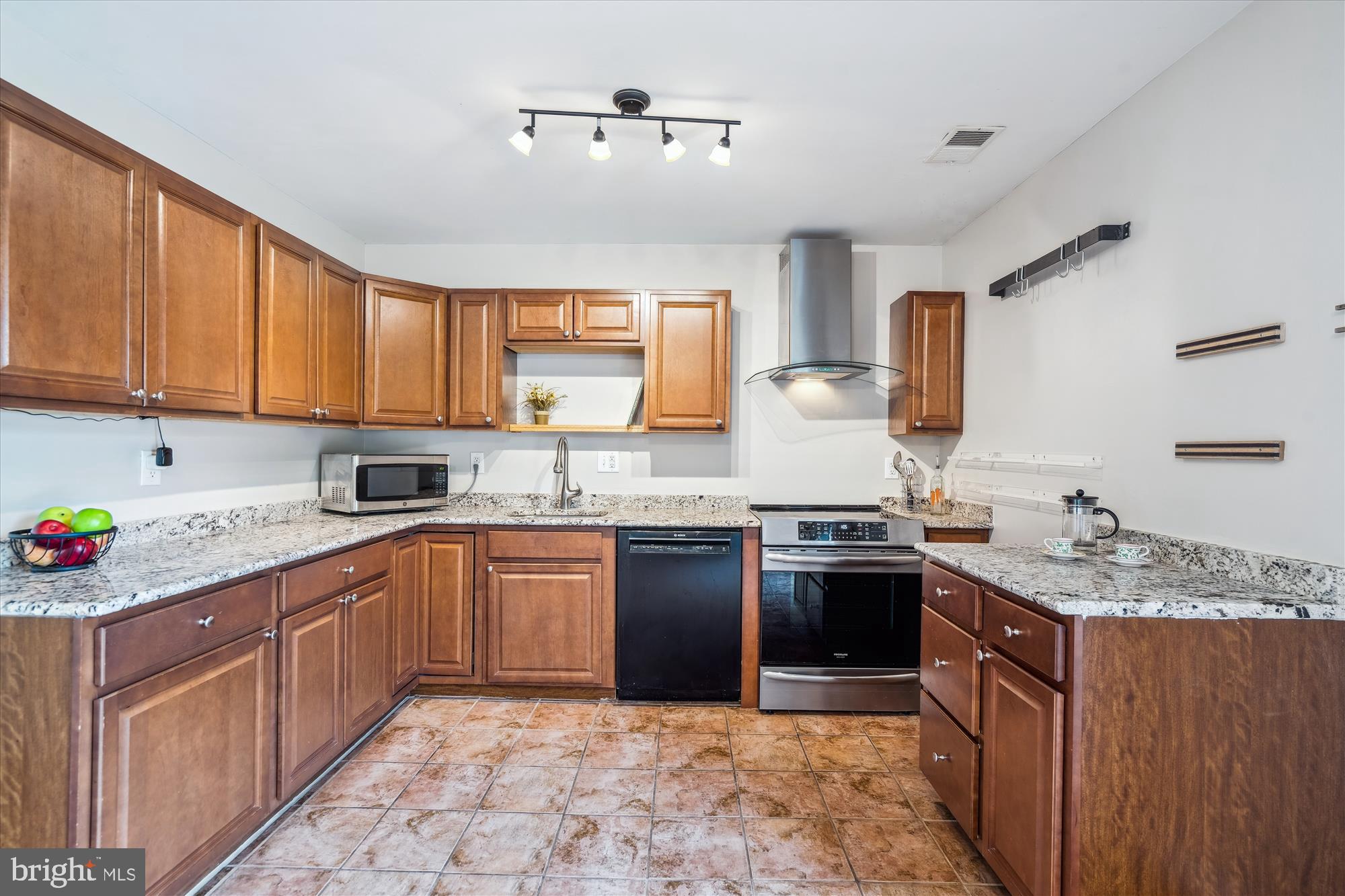 ARBORY CONDO PHASE SIX-R - Residential Lease