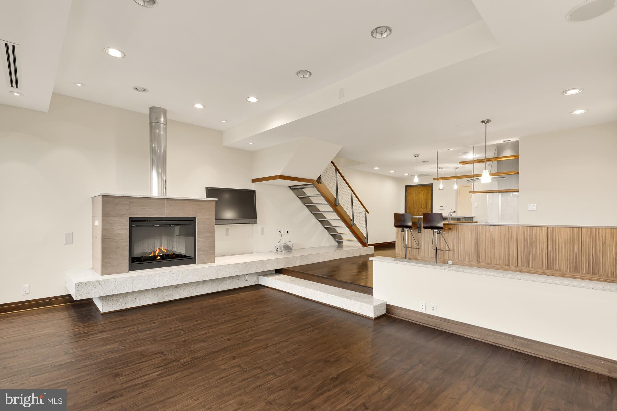 2501 M STREET NW 718