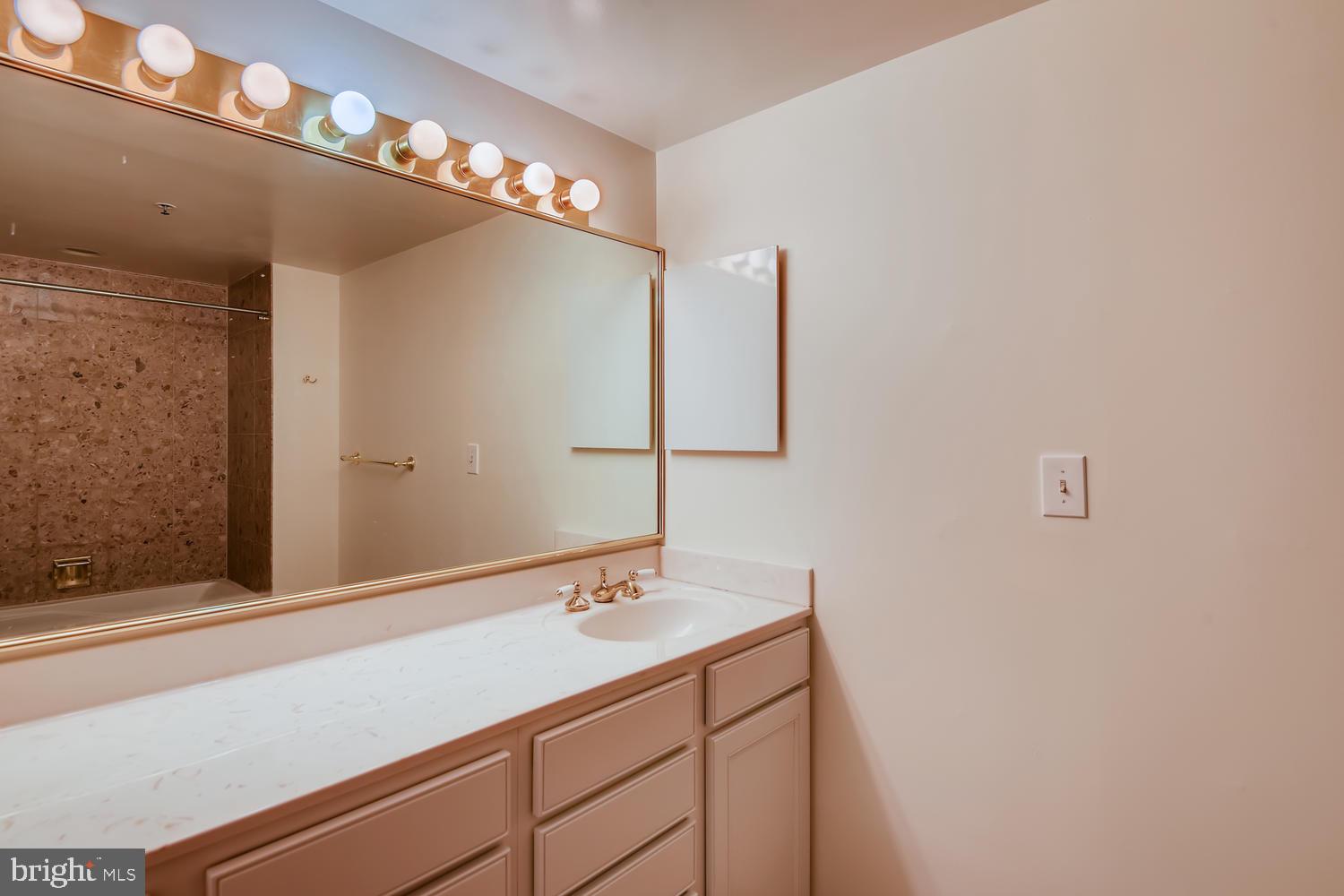 HARBOR EAST - Residential