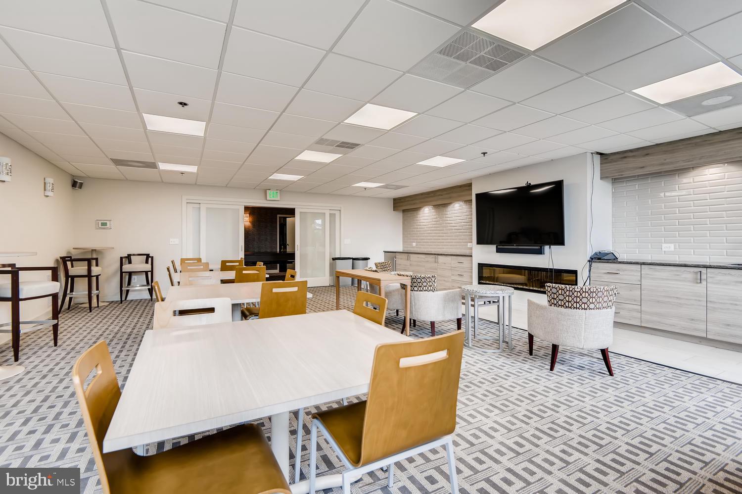 HARBOR EAST - Residential