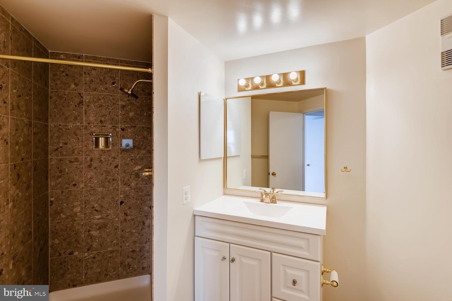 HARBOR EAST - Residential