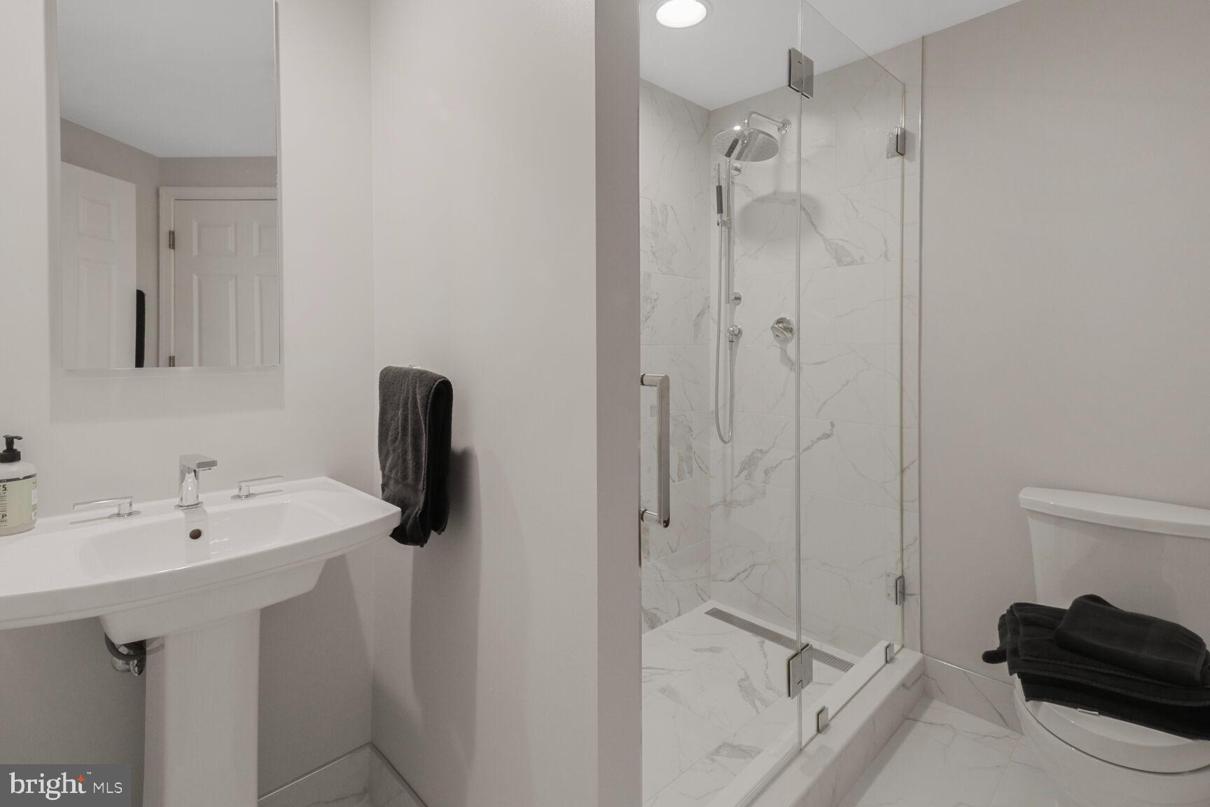 YATES GARDENS - Residential Lease