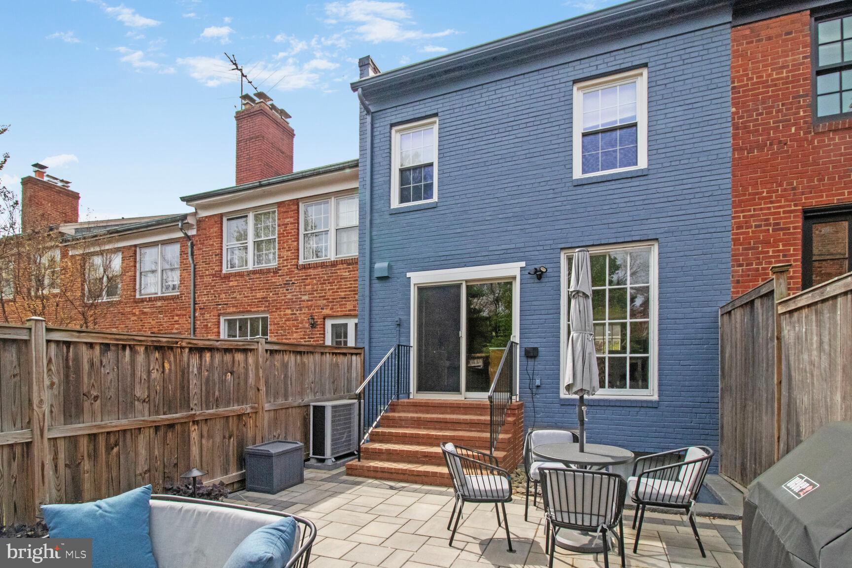 YATES GARDENS - Residential Lease