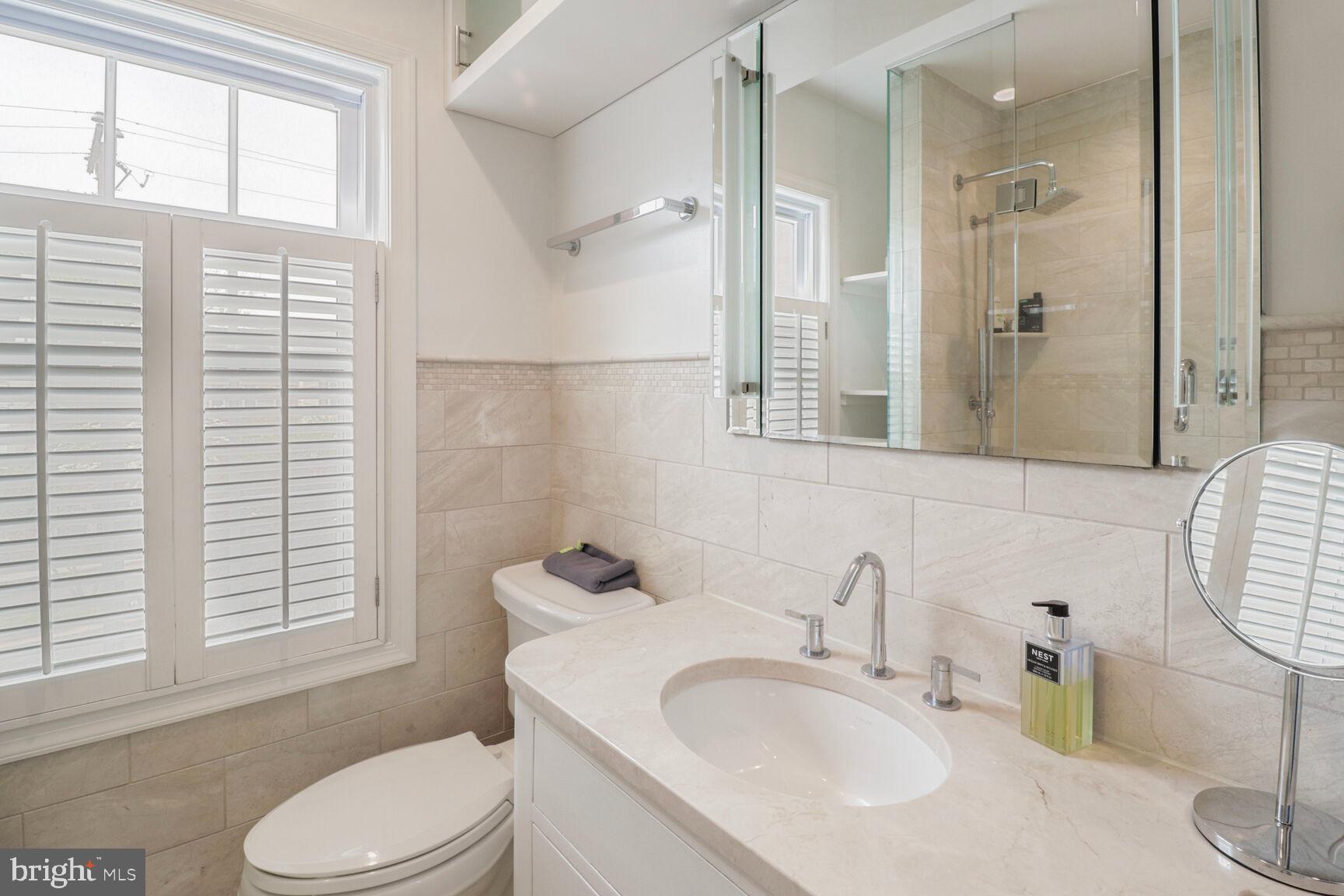 YATES GARDENS - Residential Lease