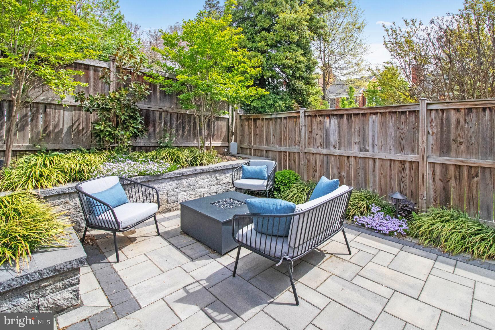 YATES GARDENS - Residential Lease