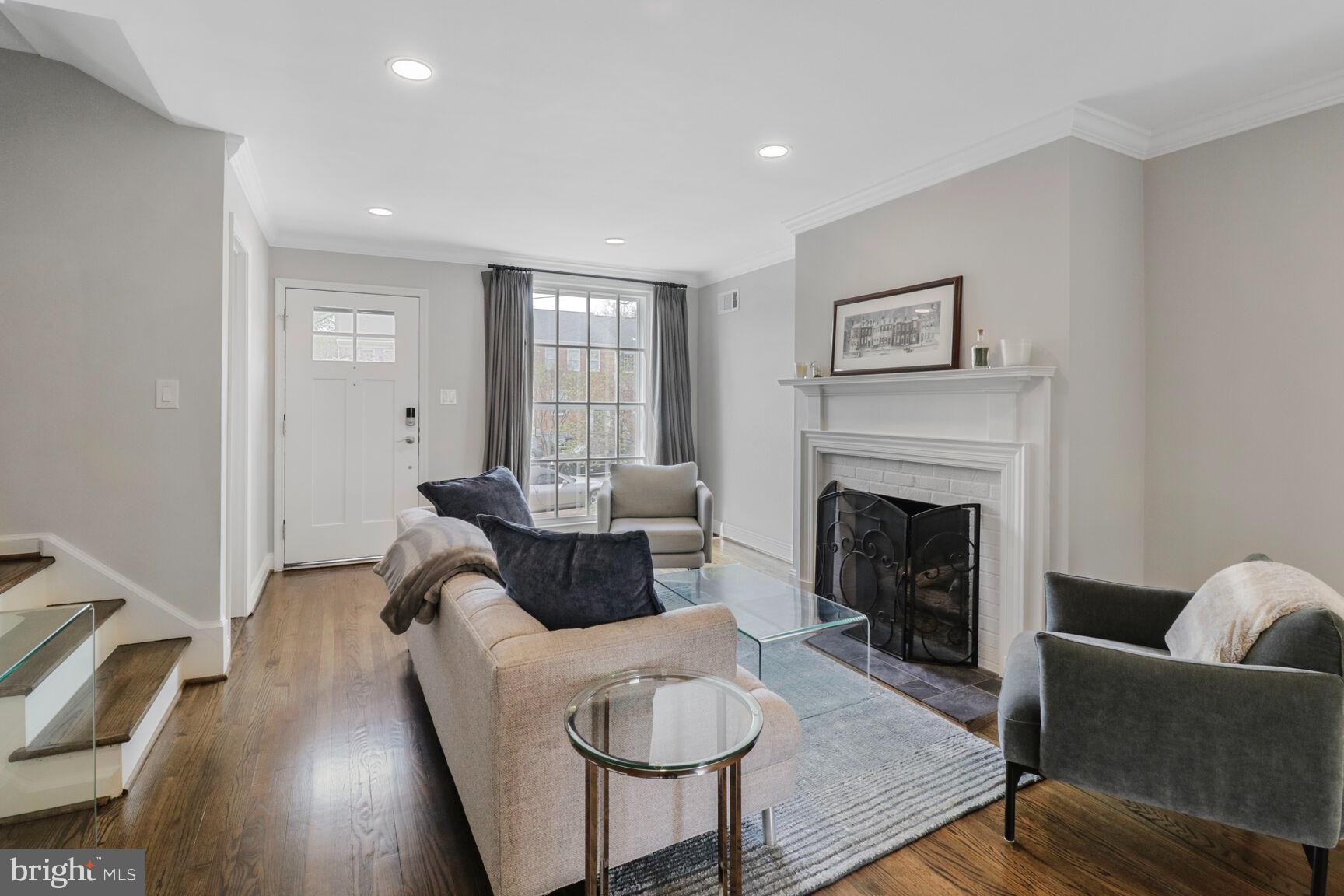 YATES GARDENS - Residential Lease