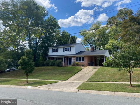 Photo of 2890 Balmoral Drive, ROCKVILLE, MD 20850 (MLS # MDMC2200852)