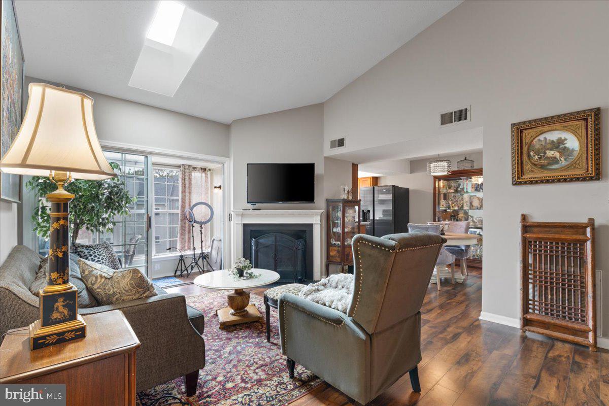 FOX CHAPEL AT TUDOR KNOLLS - Residential