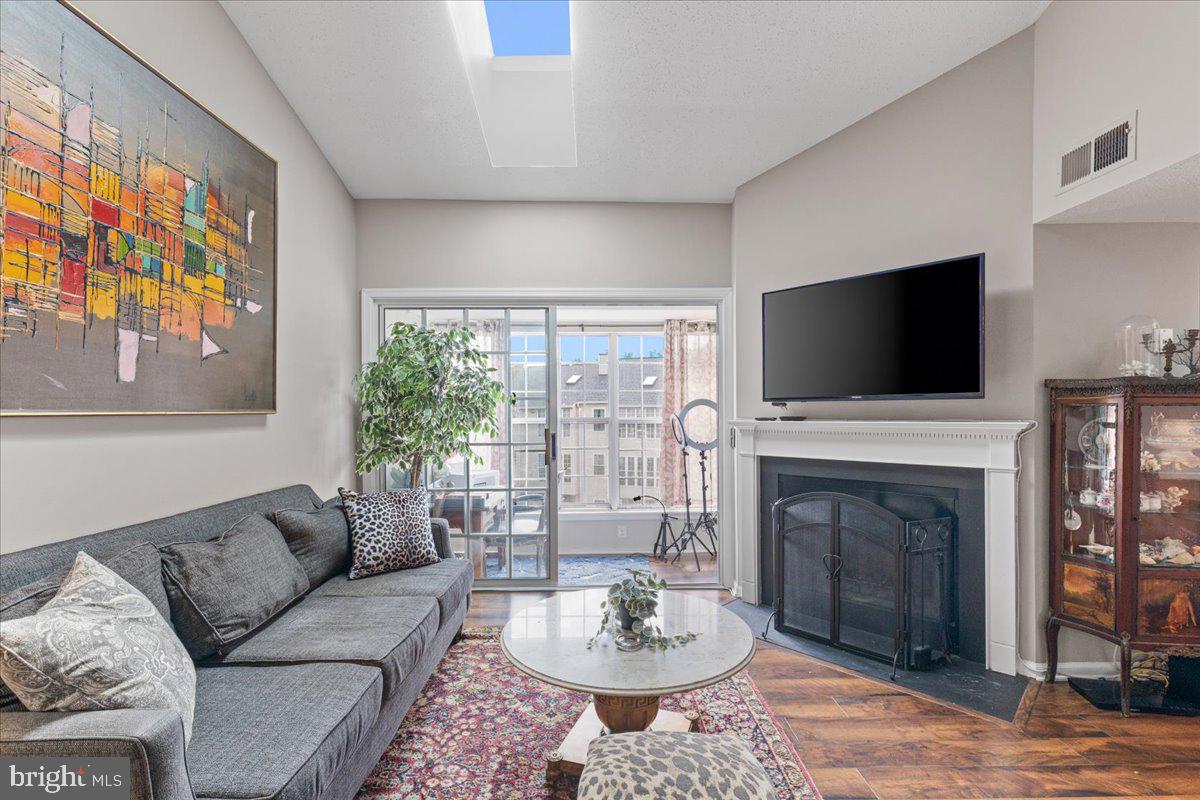 FOX CHAPEL AT TUDOR KNOLLS - Residential