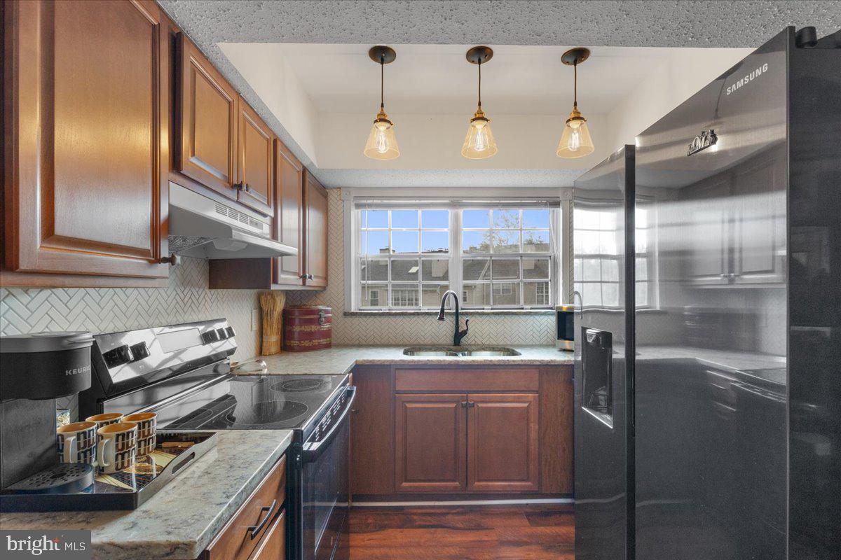 FOX CHAPEL AT TUDOR KNOLLS - Residential