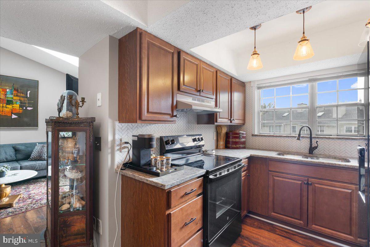 FOX CHAPEL AT TUDOR KNOLLS - Residential