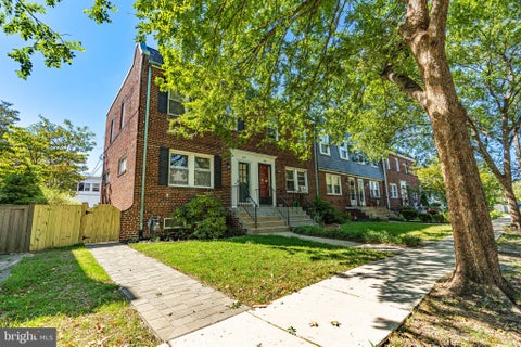 Townhouse For Rent - 425 E Luray Avenue<br/> Alexandria City County, ALEXANDRIA, VA 22301