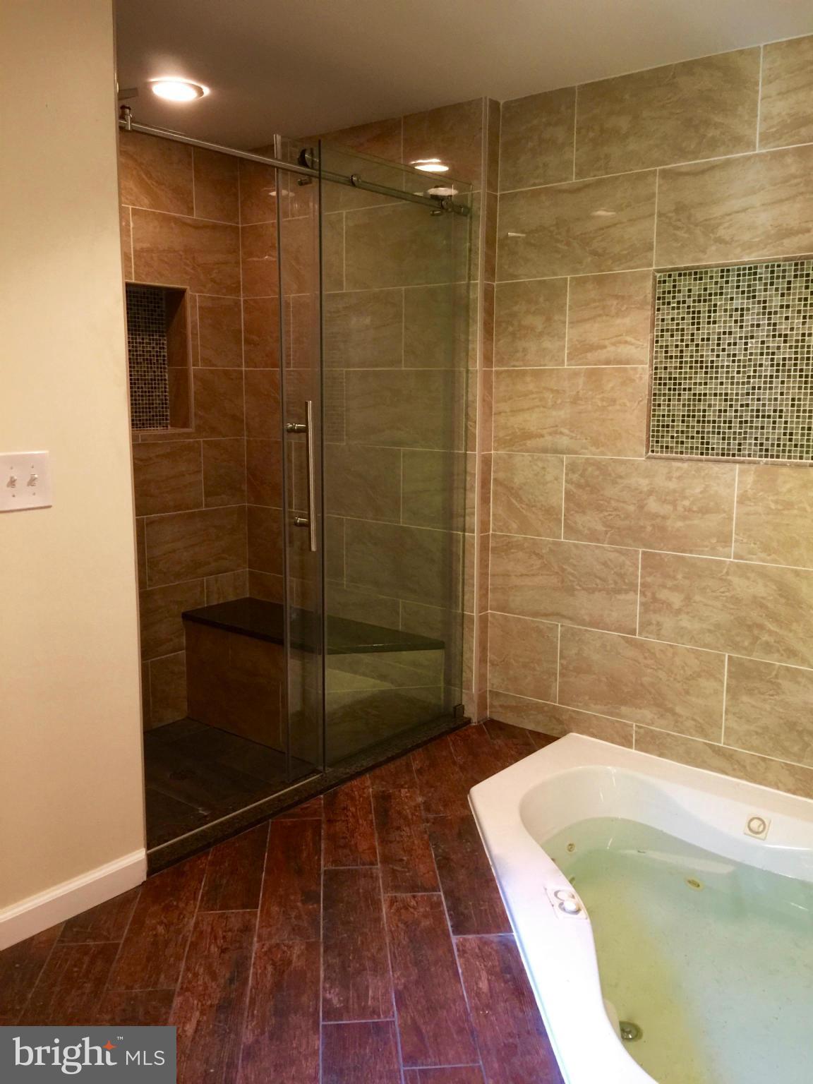 LARCHMONT - Residential