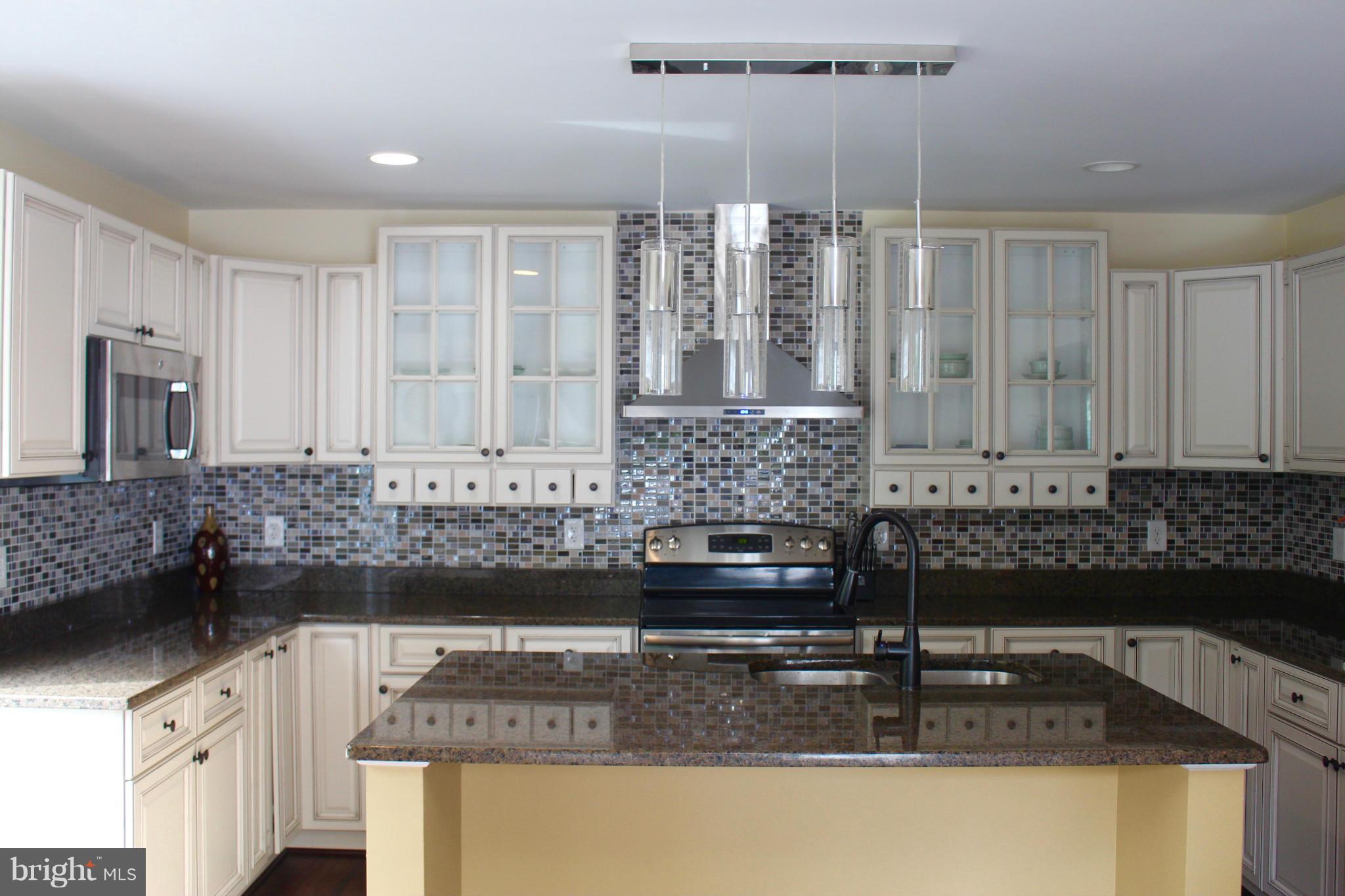 LARCHMONT - Residential