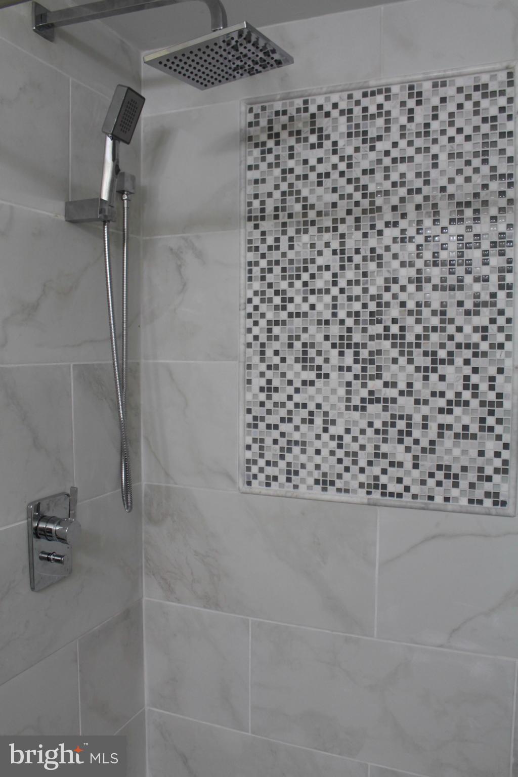 LARCHMONT - Residential